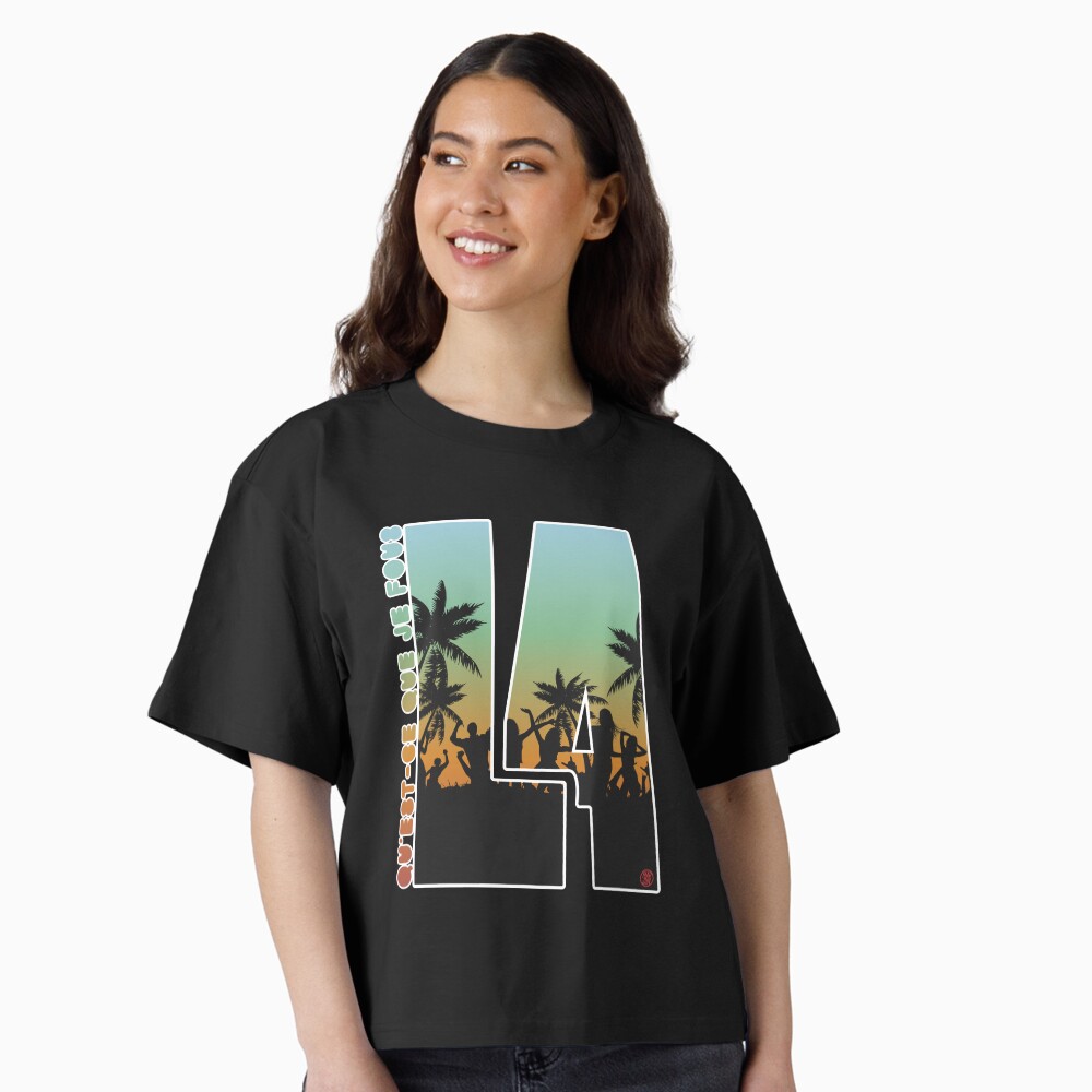 Aperçu de l'œuvre T-shirt ample créée et vendue par marzun.