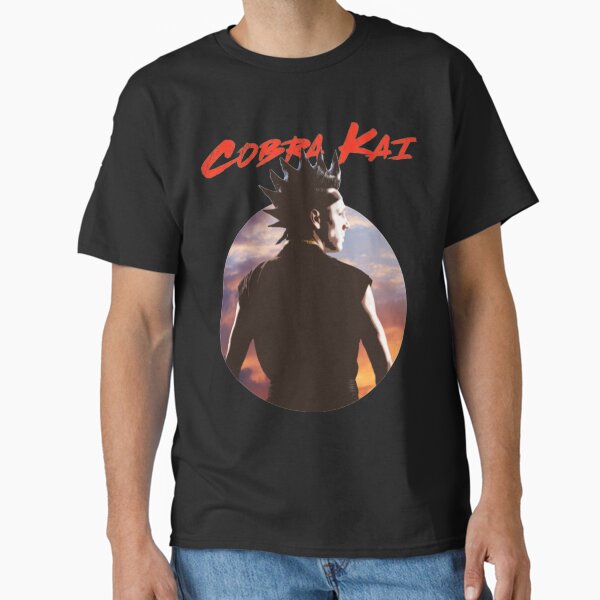 Aperçu de l'œuvre Cobra Kai cobra kai - faucon cool créée et vendue par ShirtGenerators.