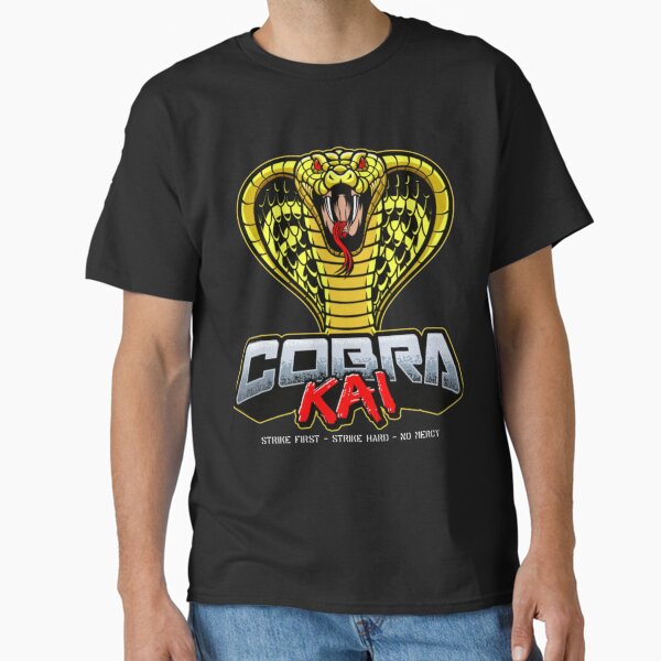 Aperçu de l'œuvre Cobra Kai Cobra Kai Dojo créée et vendue par ShirtGenerators.