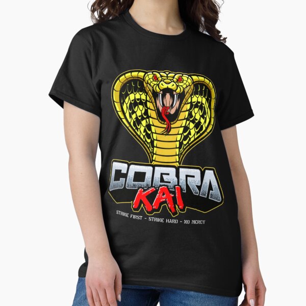 Aperçu de l'œuvre Cobra Kai Cobra Kai Dojo créée et vendue par ShirtGenerators.