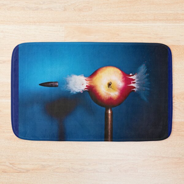 Aperçu de l'œuvre Bullet Piercing Une Pomme créée et vendue par Lewis Spragg.