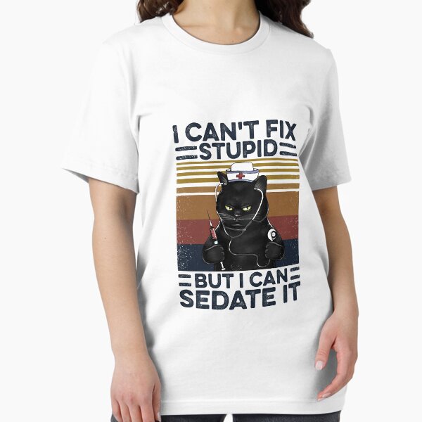Vista previa del artículo con la obra «Enfermera de gato negro No puedo arreglar lo estúpido, pero puedo sedarlo Vintage Retro», diseñado y vendido por Alena-12.