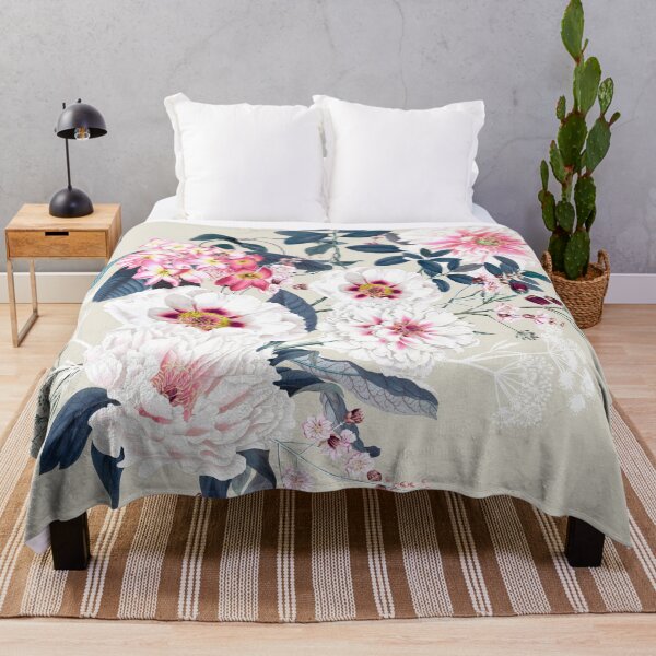 Artikelvorschau, Vintage Beauty Florals on Beige entworfen und verkauft von meggydesigns.