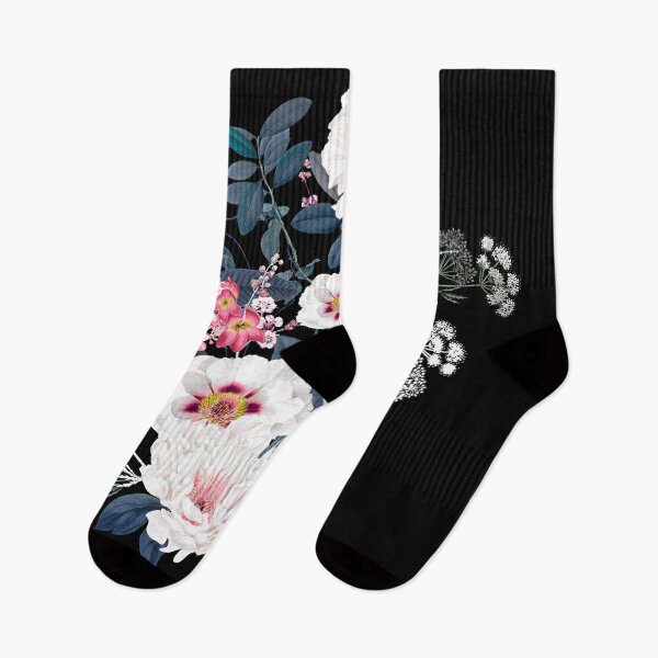 Artikelvorschau, Vintage Beauty Florals on Black entworfen und verkauft von meggydesigns.