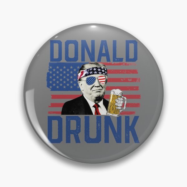 Artikelvorschau, Donald Drunk 4th Of July US Flag Drinking President Trump Gear entworfen und verkauft von DynamicDesign.