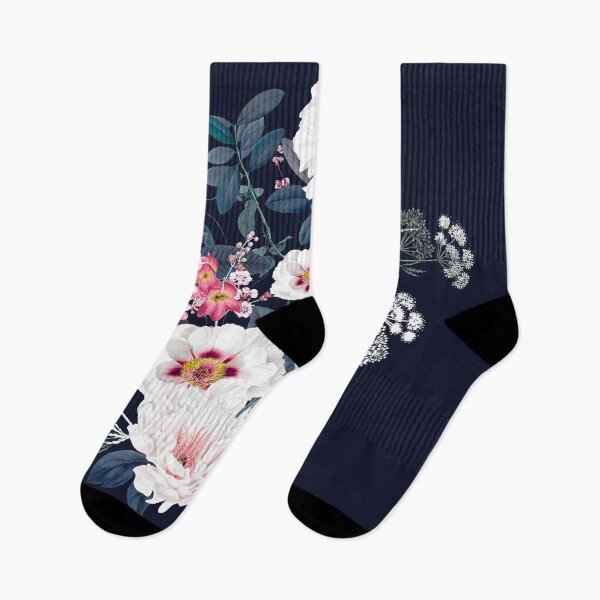 Artikelvorschau, Vintage Beauty Florals on Navy Blue entworfen und verkauft von meggydesigns.