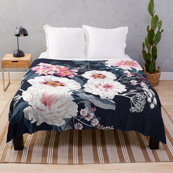 Artikelvorschau, Vintage Beauty Florals on Navy Blue entworfen und verkauft von meggydesigns.