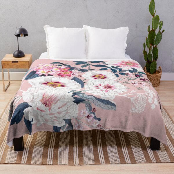 Artikelvorschau, Vintage Beauty Florals on Pink entworfen und verkauft von meggydesigns.