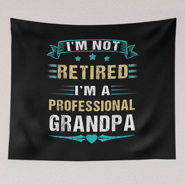 Aperçu de l'œuvre Vintage I'm Not Retired A Professional Grandpa Fathers Day Gift  créée et vendue par mchargue12.