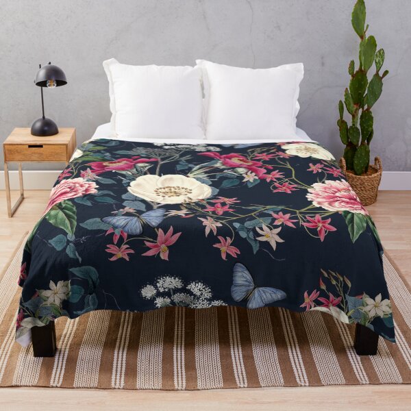Artikelvorschau, Copy of Vintage Floral Garden on Navy Blue entworfen und verkauft von meggydesigns.