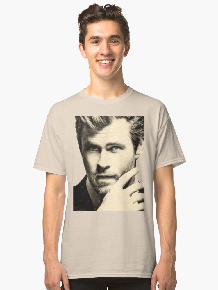 chris hemsworth in t shirt