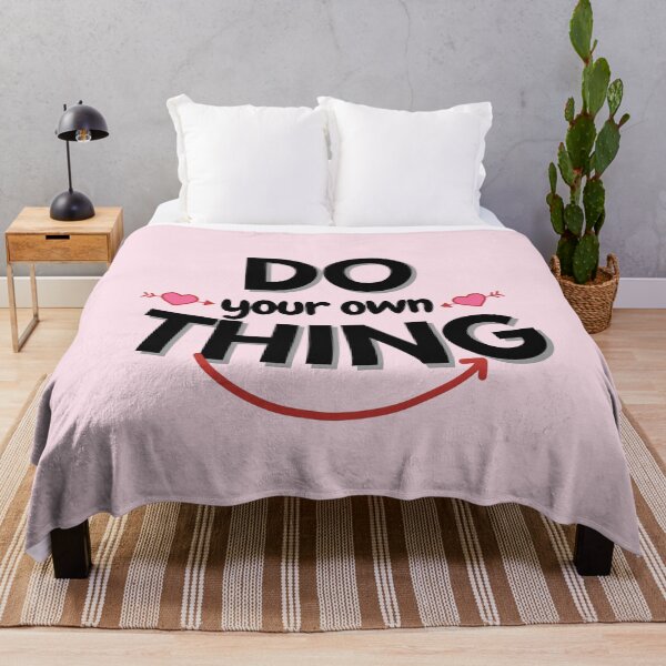 Aperçu de l'œuvre Faites votre propre chose - citation de motivation créée et vendue par deeloutshirts.