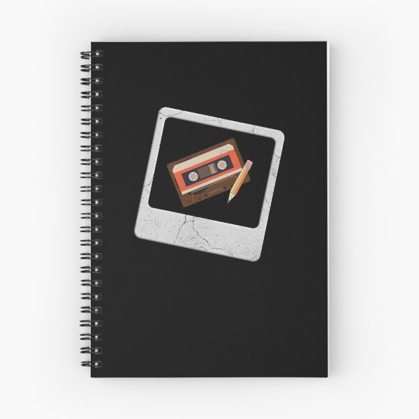 Artikelvorschau, Retro -Oldschool - Kassette mit Bleistift auf Foto entworfen und verkauft von Shirt-Designs.