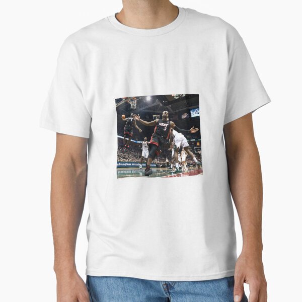 Artikel-Vorschau von LeBron James Dwyane Wades legendärer Dunk, designt und verkauft von NBA Store Decor.