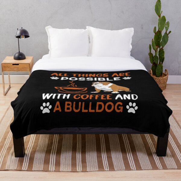 Aperçu de l'œuvre Tout est possible avec un café et un bouledogue créée et vendue par Unique-Tees.
