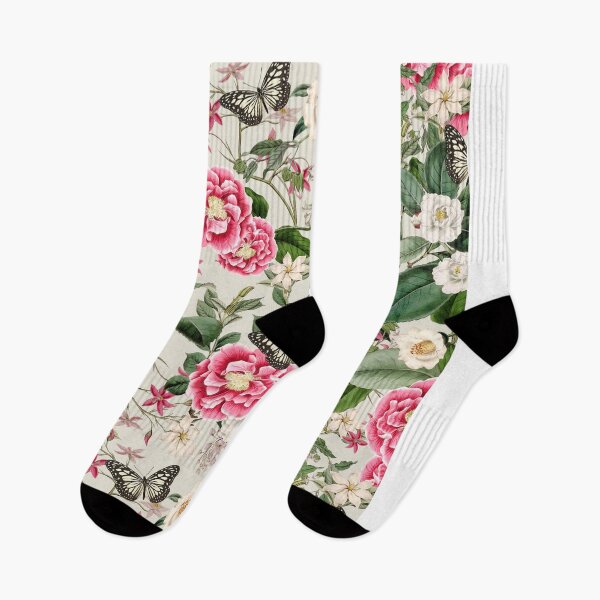 Artikelvorschau, Roses and Butterflies on Beige entworfen und verkauft von meggydesigns.