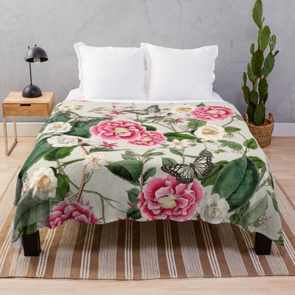 Artikelvorschau, Roses and Butterflies on Beige entworfen und verkauft von meggydesigns.
