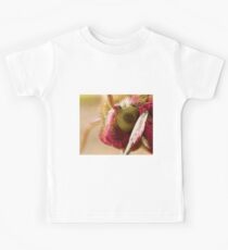 Elephant Hawk moth eye Extreme macro Kids Tee