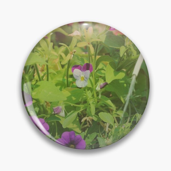 Artikelvorschau, Matte Blumenwiese entworfen und verkauft von teej-designs.