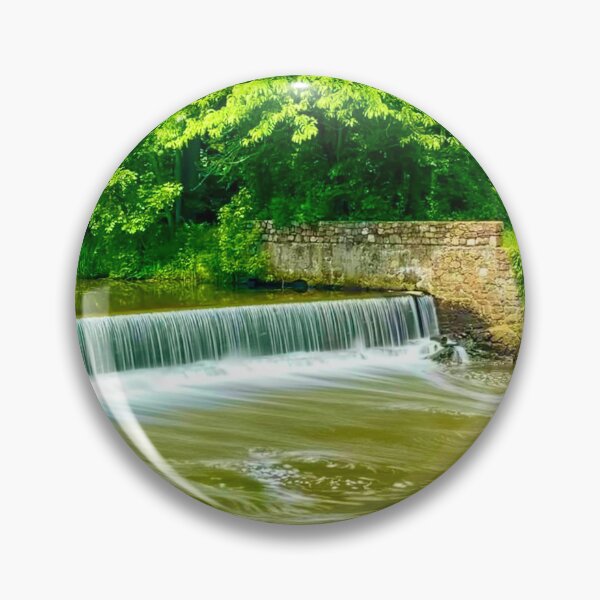 Artikelvorschau, Der fließende Wasserfall oben entworfen und verkauft von Pamela Storch.