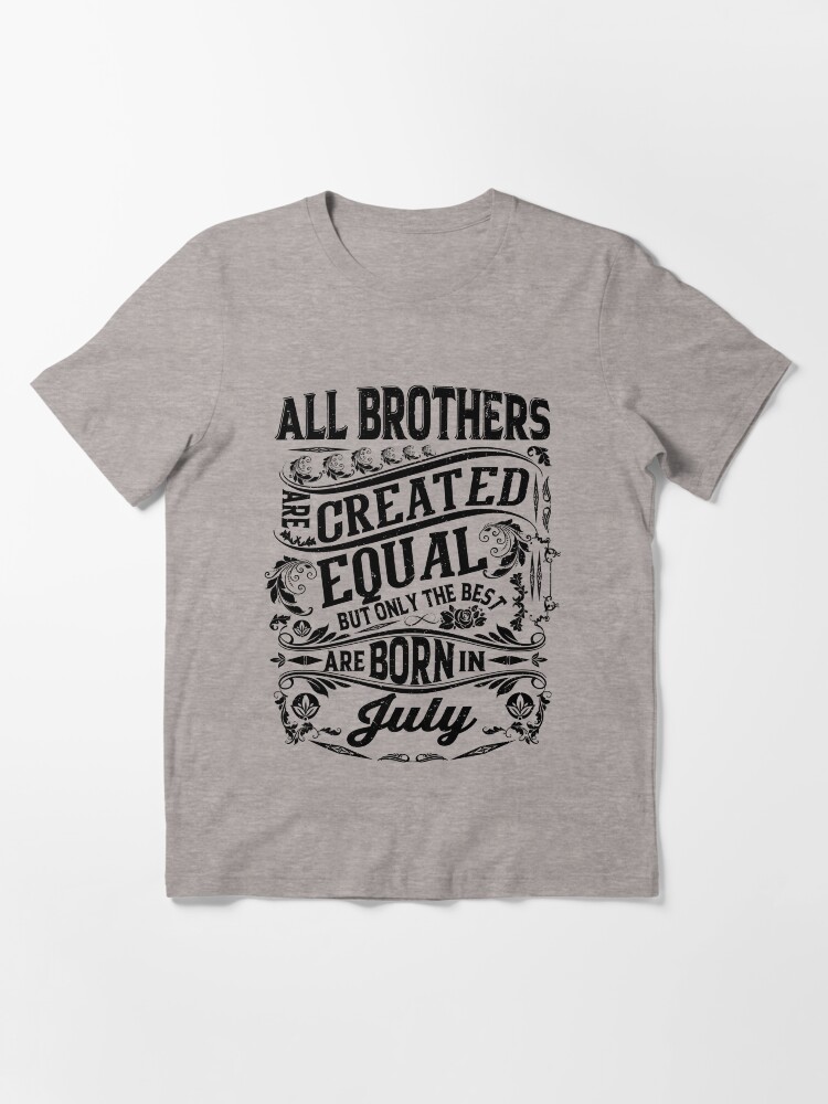 Todos los hermanos son iguales pero solo los mejores nacen EN julio Hermano creativo Camiseta esencial