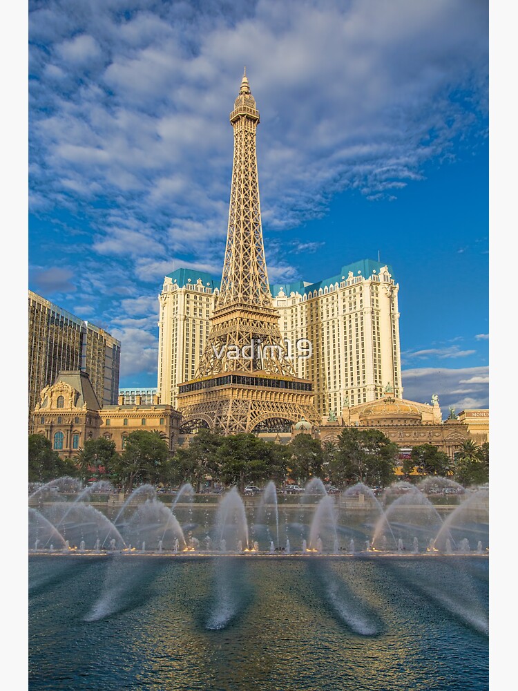 Go up to the top of the Eiffel Tower to see Bellagio fountain show