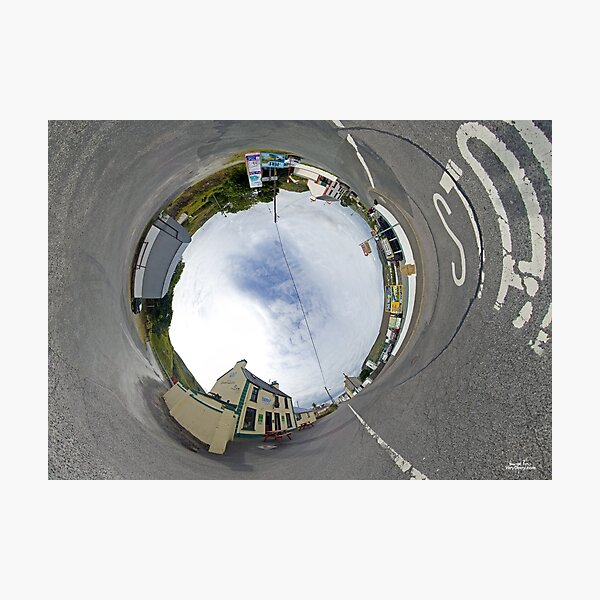 Glencolmcille - Biddy's Crossroads Pub(Sky-in) Photographic Print