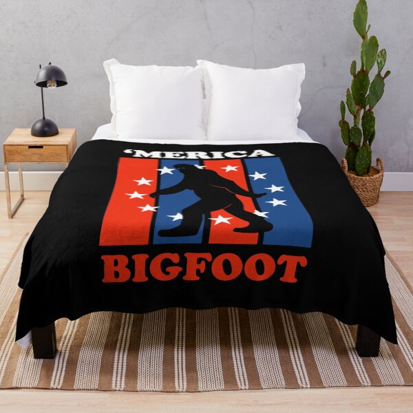 Artikelvorschau, Merica Big Foot American Lustiges Geschenk Bigfoot Believe entworfen und verkauft von narekmug.