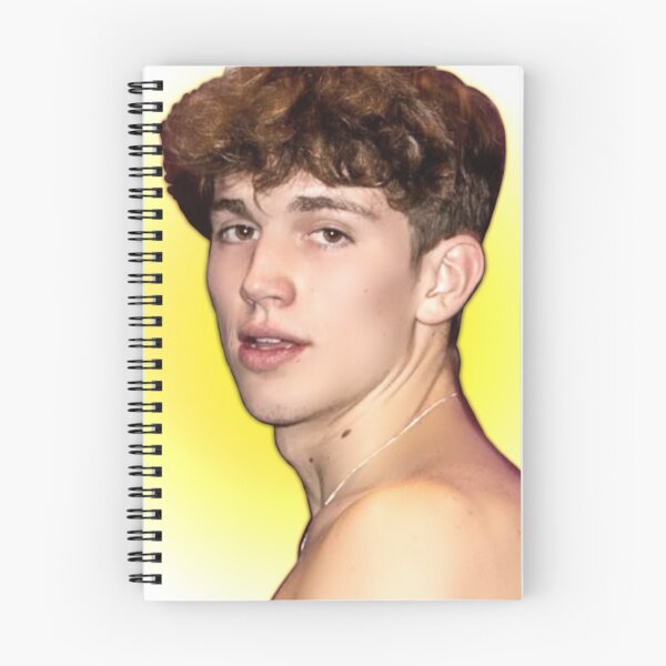 Item preview, Vinnie Hacker. Amo a Vinnie Hacker. De cerca. designed and sold by SuvrasaiMerch.