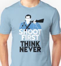 Schießen Sie zuerst, denken Sie nie Unisex T-Shirt