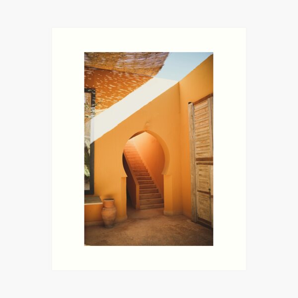 Aperçu de l'œuvre Porte jaune d'un Riad coloré à Marrakech au Maroc créée et vendue par Morocco  Print.
