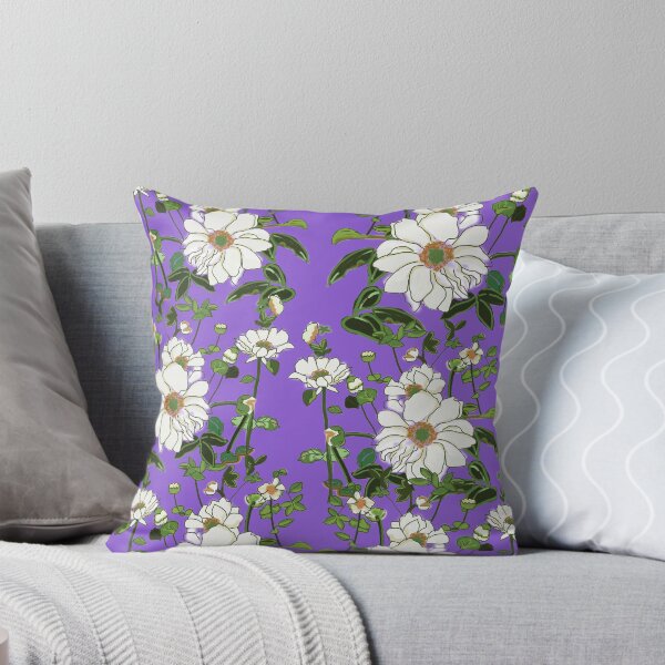 Aperçu de l'œuvre Illustration numérique de fleurs blanches sur fond violet créée et vendue par Yolanda Designs.