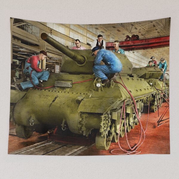 Artikelvorschau, Panzer - Fabrik - Panzer zum Verstehen 1943 entworfen und verkauft von Mike Savad Photography.