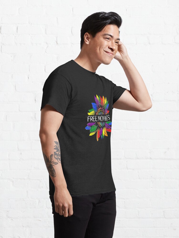 Discover Free Mom Hugs Gay Pride LGBT Daisy Rainbow Flower Hippie Classic T-Shirt