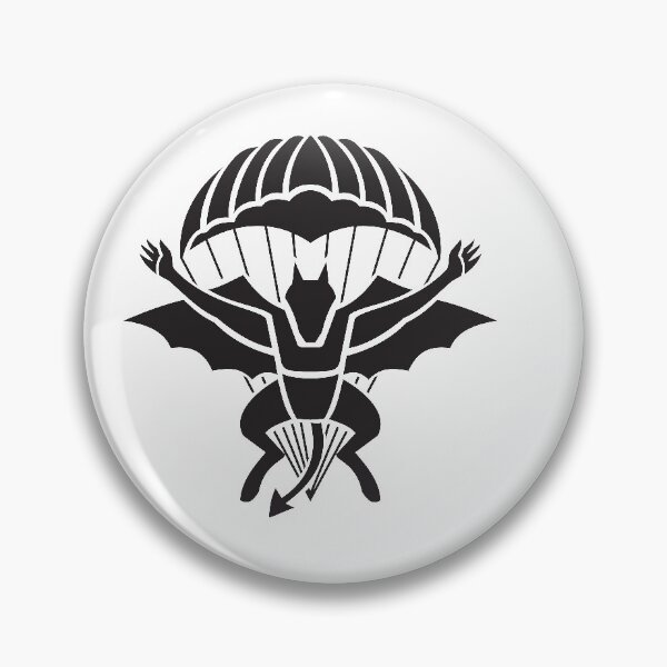 Artikelvorschau, Red Devils Parachute Regiment Free Fall Team zeigt einen Dämonenteufel oder eine Fledermaus mit Fallschirmsprung, Frontansicht, Militärabzeichen, schwarz und weiß entworfen und verkauft von patrimonio.