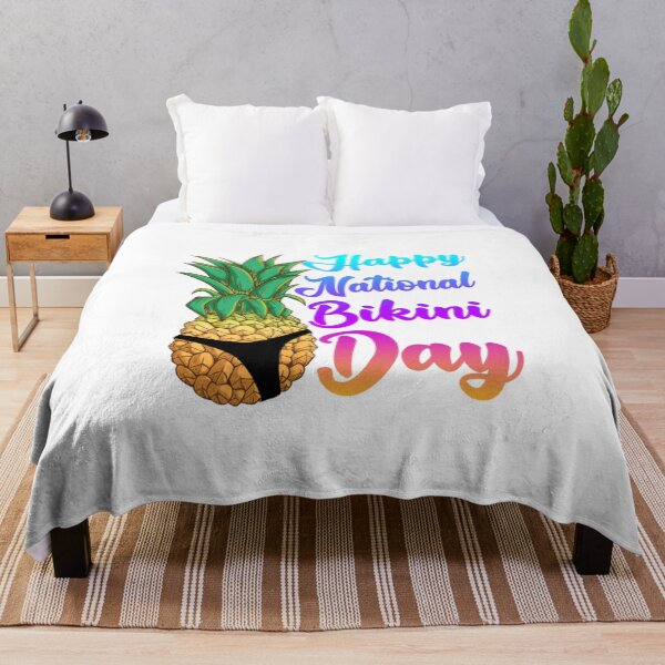 Aperçu de l'œuvre T-shirt AnanasJoyeuse Journée Nationale du Bikini créée et vendue par Bikiniday.
