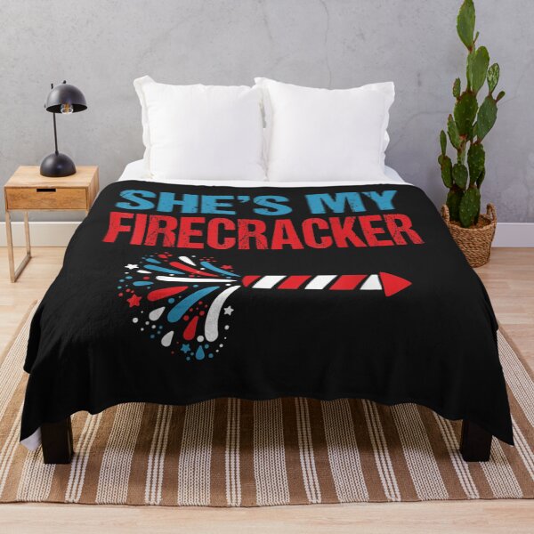 Artikelvorschau, She's My Firecracker 4th Of July Fireworks Matching Couples T-Shirt entworfen und verkauft von Bright-Marque.