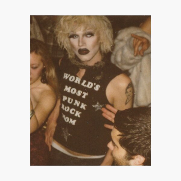 Aperçu de l'œuvre SHARON NEEDLES - LA RACE DE DRAG RACE DE LA COURSE 4 créée et vendue par nickmullin.