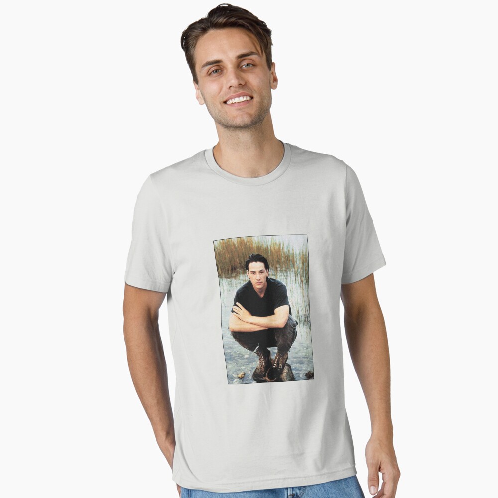 Artikel-Vorschau von Essential T-Shirt, designt und verkauft von alyaST14.