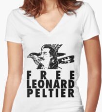 Free Leonard Peltier Women's Fitted V-Neck T-Shirt
