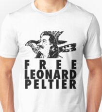 Free Leonard Peltier Unisex T-Shirt