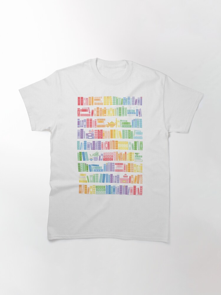 Imagen 3 de 7, Camiseta clásica con la obra Estantería con diseño de arcoíris (fondo negro), diseñada y vendida por rubyandpearl.