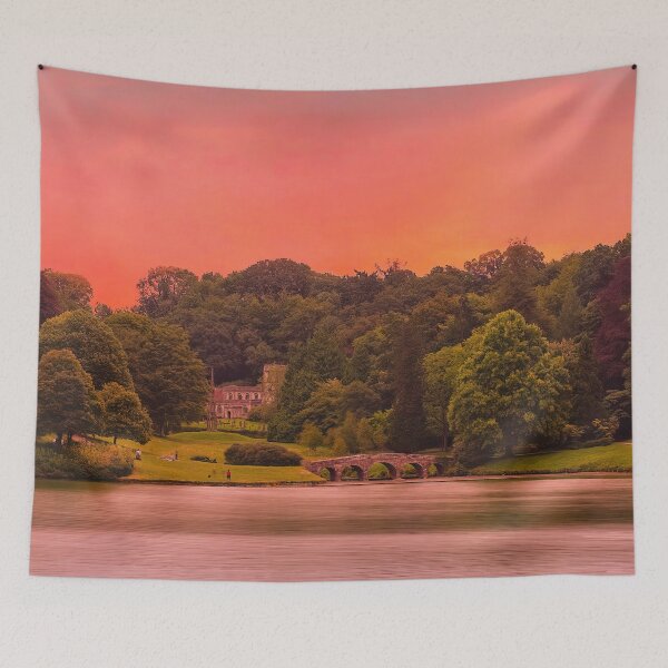 Artikelvorschau, Panorama, Breitbilddrucke Wandteppiche, Wandteppiche, Decken, Sonnenuntergangswandkunst, Naturszene, Natursonnenuntergänge, Cottage-Szene entworfen und verkauft von eyesight4vision.