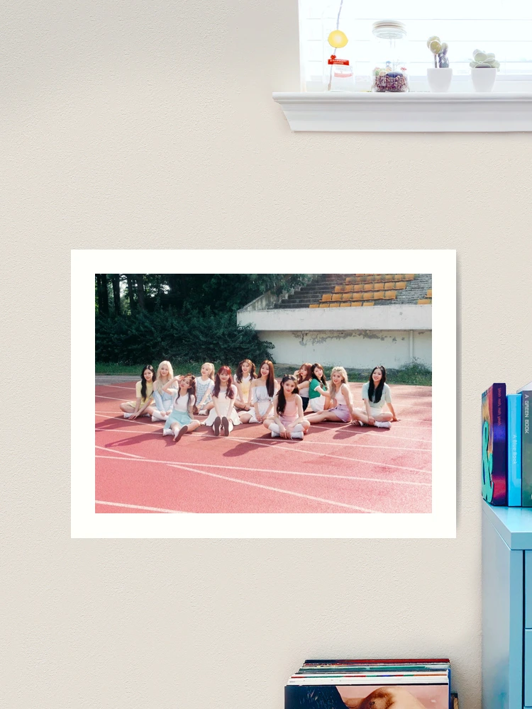 loona hi high + + group photo