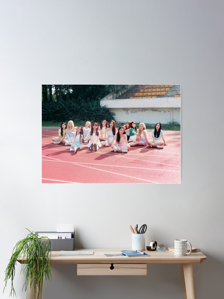 loona hi high + + group photo