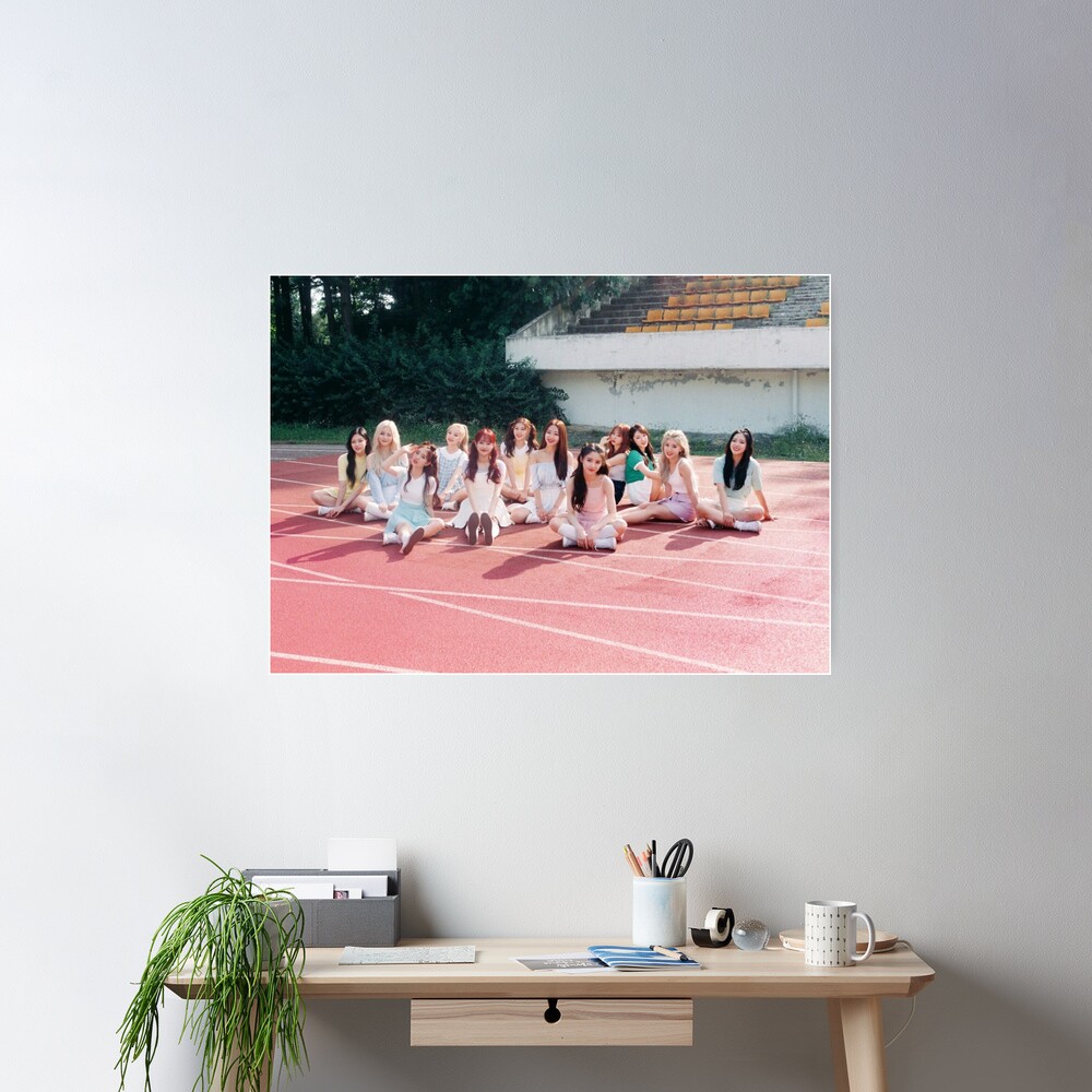 loona hi high + + group photo