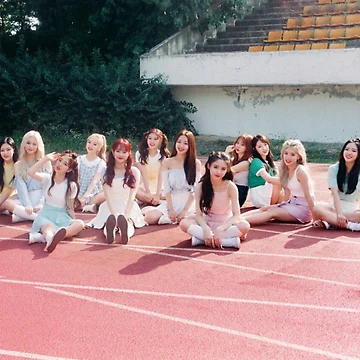 loona hi high + + group photo