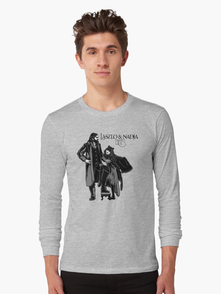 Aperçu 1 sur 5. T-shirt manches longues avec l'œuvre couverture de l'album Laszlo & Nadja créée et vendue par harebrained.