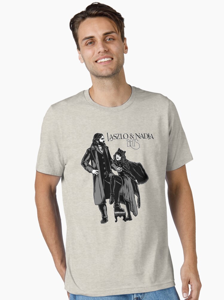 Aperçu 1 sur 7. T-shirt essentiel avec l'œuvre couverture de l'album Laszlo & Nadja créée et vendue par harebrained.