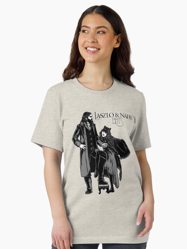 Aperçu 2 sur 7. T-shirt essentiel avec l'œuvre couverture de l'album Laszlo & Nadja créée et vendue par harebrained.